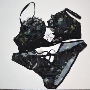 Peak & Beau Bra and Panty Set 34A/US 8 (Small fit)